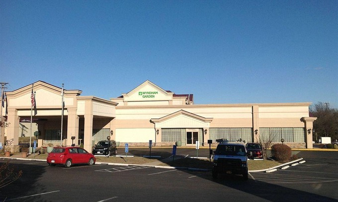 Lakeview Hotel | Wyndham Garden Manassas