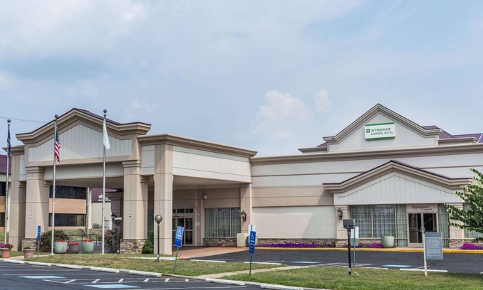Lakeview Hotel | Wyndham Garden Manassas