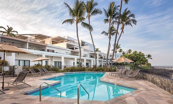 Historic Kailua Village Condo | Wyndham Royal Sea Cliff | Three 2BR/2BA Suites Sleeps 18!