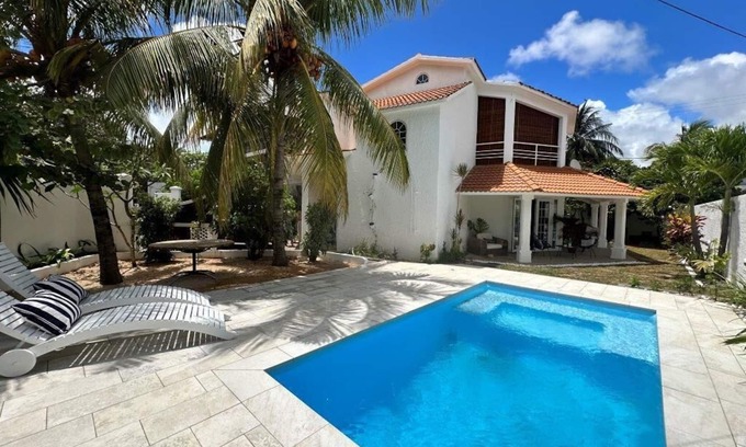 Bain Boeuf Villa | Xanadu Beach 4-Bed Villa, 1-Min Walk to the Beach