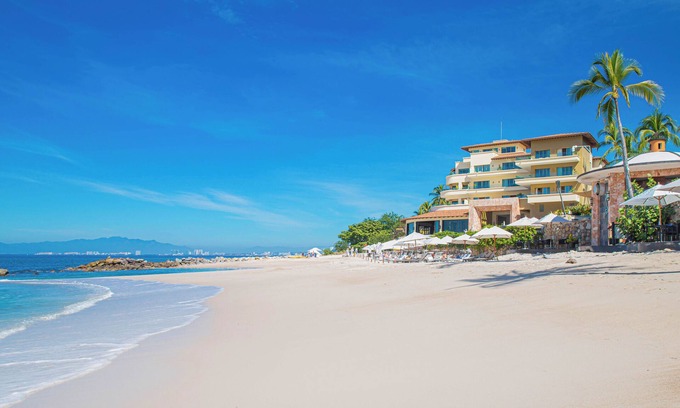 Amapas Resort | Xmas 12/19-26 OCEANFRONT 3-bedroom PH w/wifi in 5 Star Resort in PV