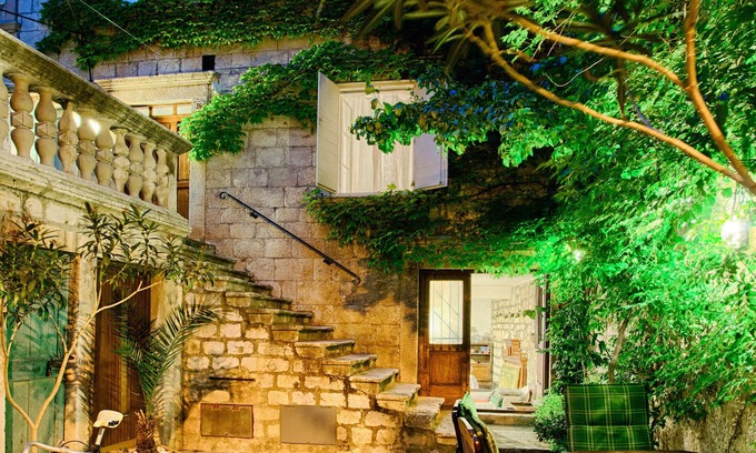 Komiza House | XVIII century stone house, next to the beach, in Komiza (Vis)