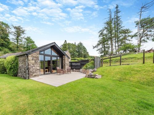 Llangadog House | Y Bwthyn-Oxm