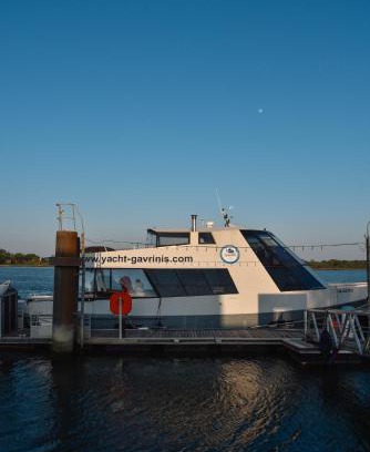 Vannes Boat Rental | Yacht Gavrinis