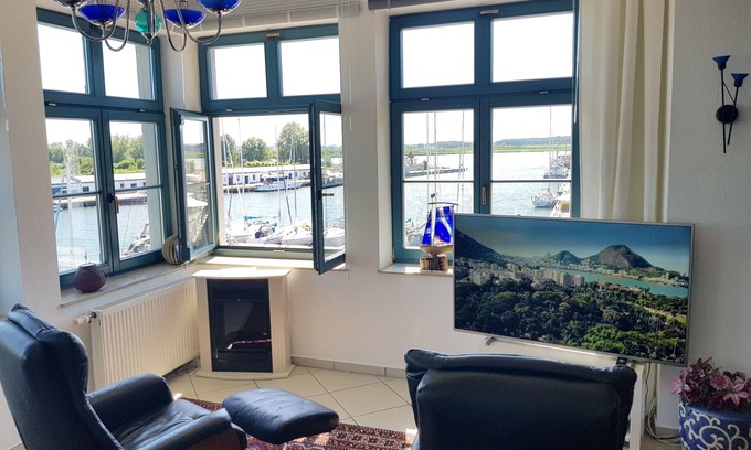 Karlshagen Apartment | Yacht harbor idyll, single balcony directly on the water, 2 bedrooms - Holiday apartment