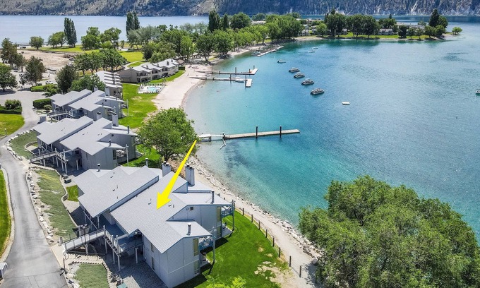 Wapato Point Condo | Yacinde D3 Panoramic Waterfront and Mountain Views