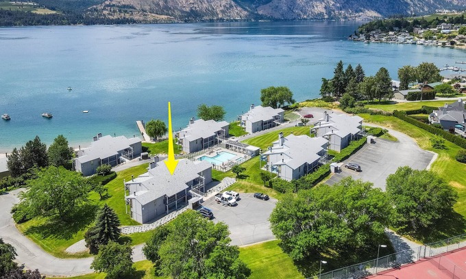 Wapato Point Condo | Yacinde E3 Panoramic Poolside and Mountain Views