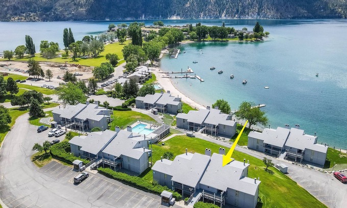 Wapato Point Condo | Yacinde G2 Ground Level Poolside with Two Patios