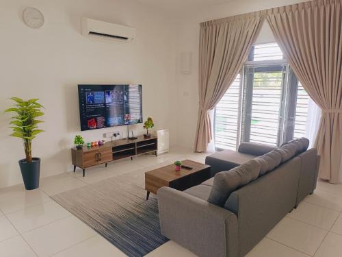 Bandar Mutiara House | Yarra Park, Up to 10 Pax, 5 Bedrooms, 4 Bathrooms, 2 Car Parks by Star Home