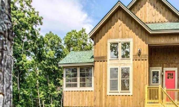 McHenry House | Year round fun and relaxationn5 min to slopes 15 min to the beach and golf