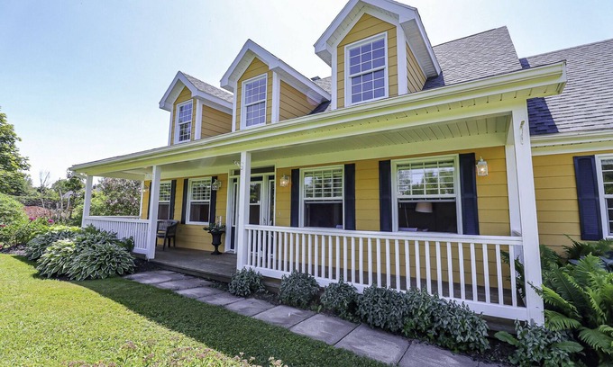 Stratford House | Yellow Beach House - Beachfront, 4 bedroom, private and close to Charlottetown