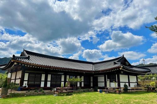 Gunseo House | Yeongam Yeonhi Hanok Pension