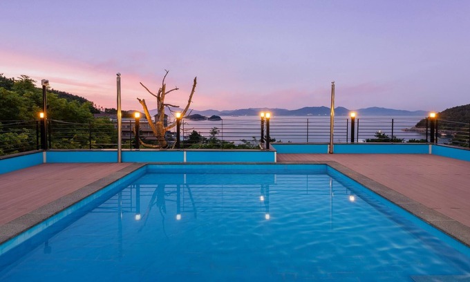 Dolsan-eup House | Yeosu Falling in Blue Ocean View Pension