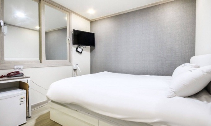 Hak-dong Hotel | Yeosu Rainbow Self Check-in Motel