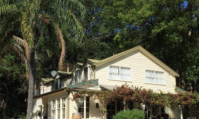 Kangaroo Valley House | Yerrunga - The Old School with " old school charm "