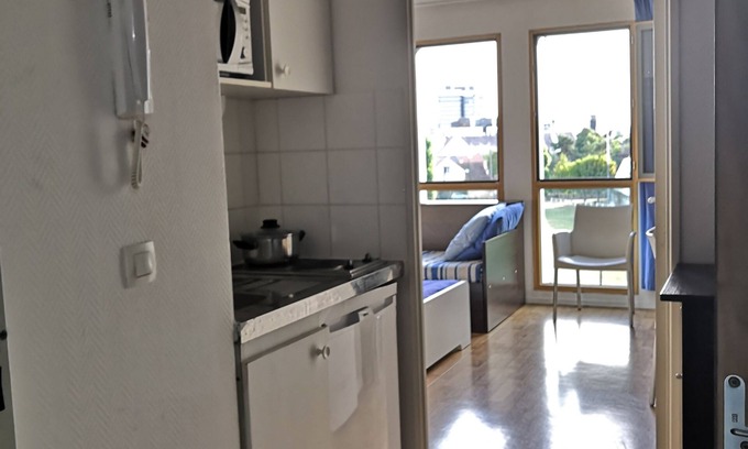 Chemin de l'Ile Apartment | Yifan's Sunny Studio 10 Minutes à La Défense