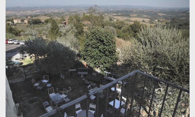 Gambassi Terme Bed & Breakfast | You look out and touch the towers of San Giminignano