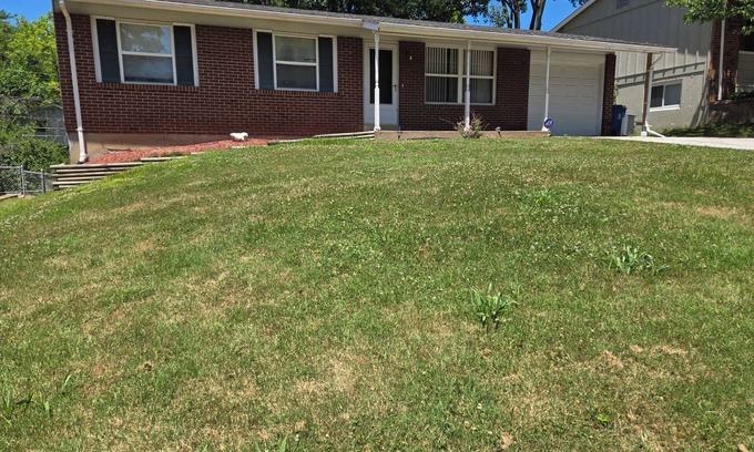 Maryland Heights House | You're welcome 3-bedroom single level house in marvelous Maryland Heights