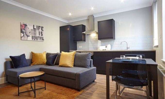Bristol Villa | Your Apartment | Bristol The Sunningdale - No.1