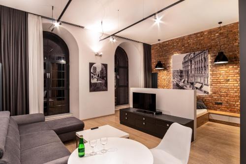 Lodz Apartment | Your Aparts - Lofty Scheiblera