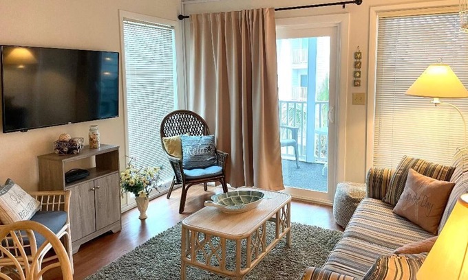 Myrtle Beach Condo | Your Fabulous Vacation Starts Here! On The Beach, Sleeps 6-8, Low Winter Rates