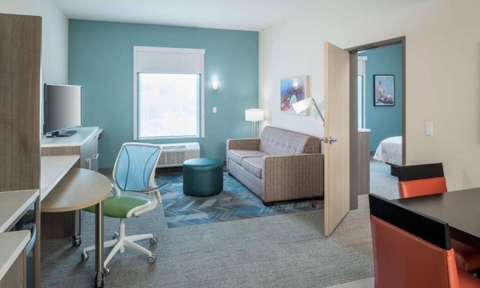 Port Canaveral Hotel | Your Home Away From Home! Onsite Pool, Kitchenette, Free Breakfast, Parking!