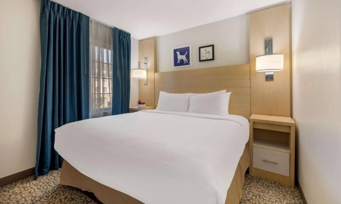 Arrowood Hotel | Your Home Away from Home – 3 Relaxing Suites w/Fully Equipped Kitchen and Pool