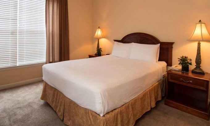 Four Corners Apartment | Your Home Away From Home! Fere Parking, Kitchenette, Pool, Private Balcony
