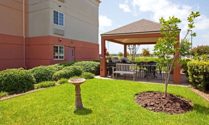Westchase House | Your Home Far Away From Home! FREE Parking, Pets Allowed, Near Ashford Pub!