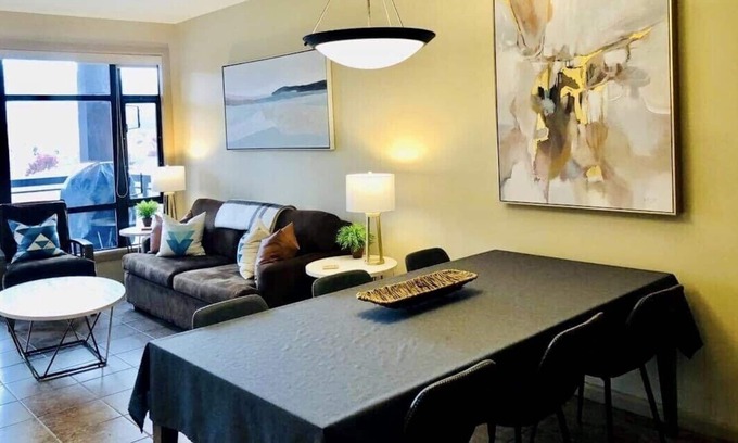 South Pandosy Resort | ~Your Kelowna Oasis Awaits~ let the fun begin🥂🍇🚤🏖