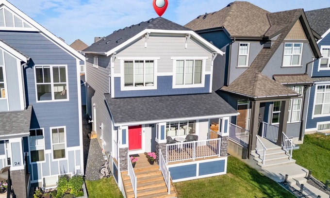 Southeast Calgary House | Your Perfect Calgary Stay - 1-Bedroom Suite | Full Kitchenette + Laundry + Desk