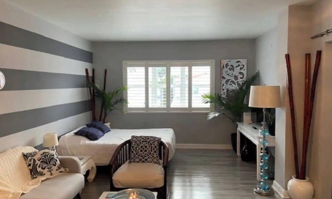 South Beach Apartment | Your private sweet suite on Ocean Drive!