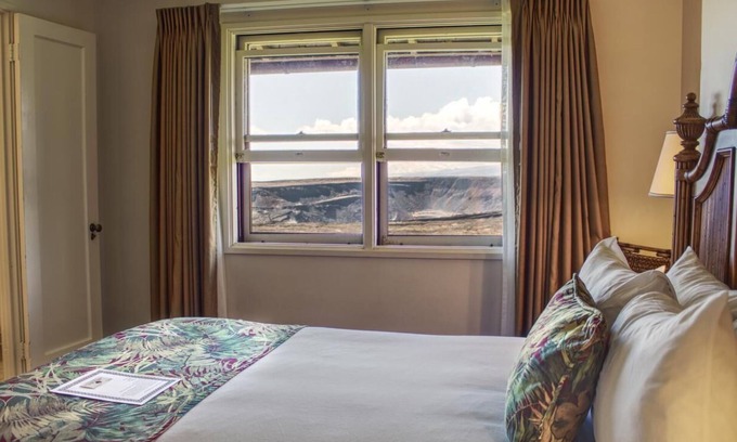 Volcano Hotel | Your Relaxing Getaway Awaits! Volcano Crater View King Unit, Free Parking!