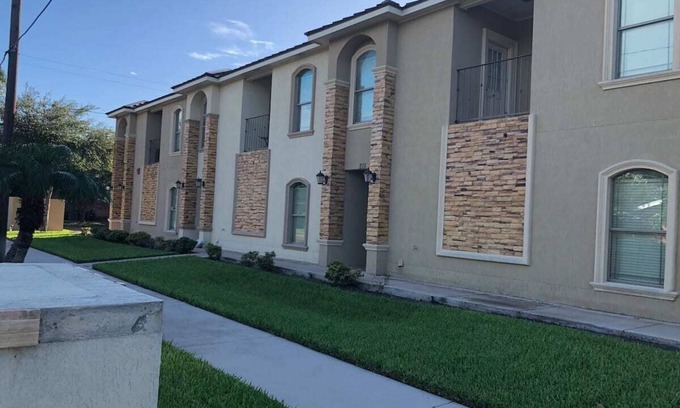 Edinburg House | Your very own home away from home
