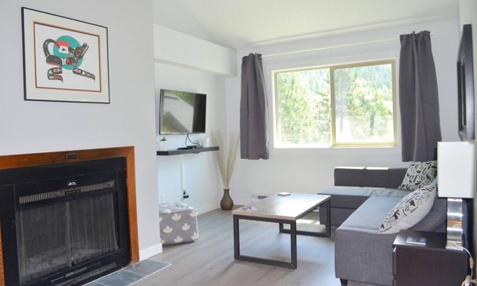 Whistler Creekside Condo | Your Whistler Escape ~ 5 min walk to lift ~ Free Parking