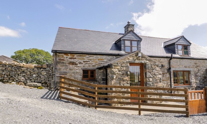 Trawsfynydd Cottage | YR HEN STABAL, character holiday cottage in Trawsfynydd