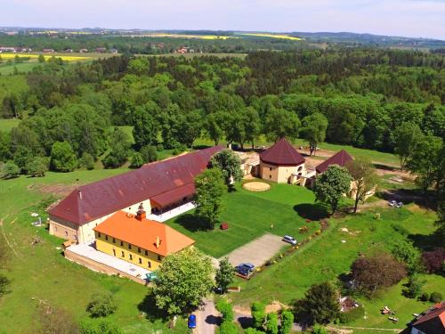 Cernousy House | Zámecký Dvůr Černousy