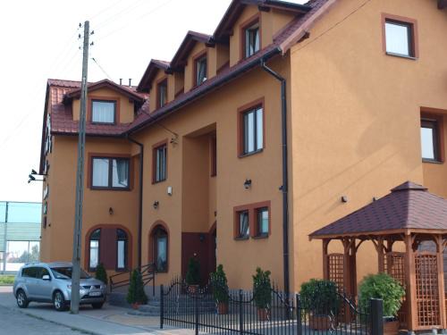Dabrowa Gornicza Hotel | Zajazd Bachus