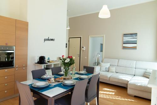 Pesaro Apartment | Zara D'Amare a Pesaro 10 metri dalla spiaggia by Yohome