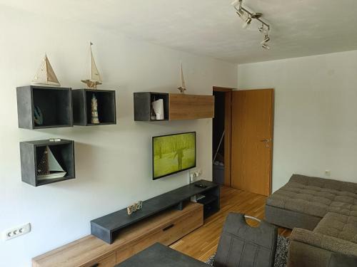 Celje Apartment | Zasebno trosobno stanovanje s termi posteljami in dnevno sobo ločeno od kuhinje