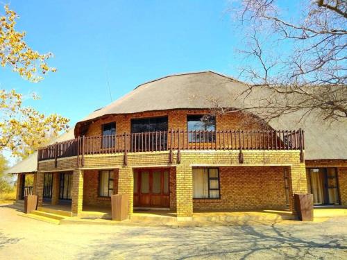Leeupoort Villa | Zebula Golf and Wildlife Estate - Njala Crossing Pax 13 - Moi Signature Luxury villa
