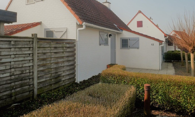 De Haan Cottage | Zeepolder I 15 - Cozy fisherman's cottage with 3 bedrooms and large garden