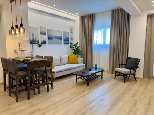 Athens Apartment | Zefyros Home - Luxe Stay with Shared Pool & Gym by TT