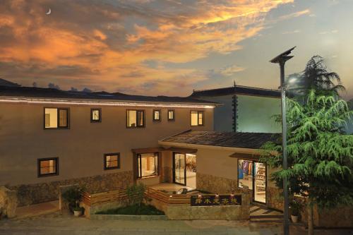 Shangri-La House | Zemulong Inn - Shangri-La, Dukezong Ancient Town, Moonlight Plaza