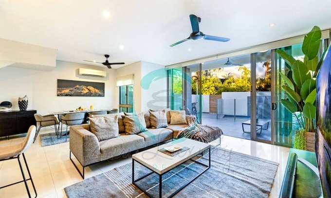 Fannie Bay Apartment | ZEN ARCTIC LUXURY 2-STORY House & Pool