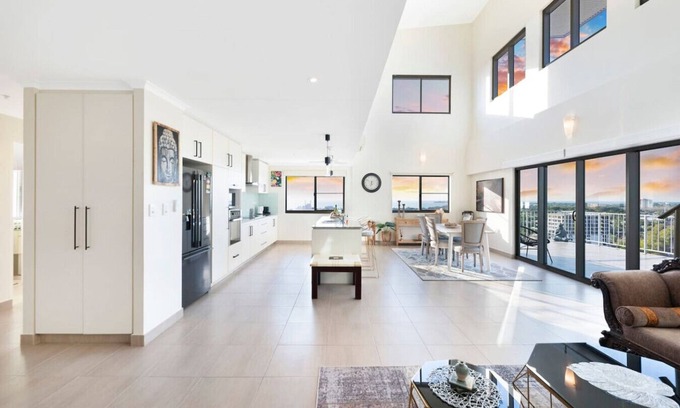 Darwin City Centre Apartment | Zen Pinnacle Penthouse Ambience ~ Views ~ Pool ~ Gym