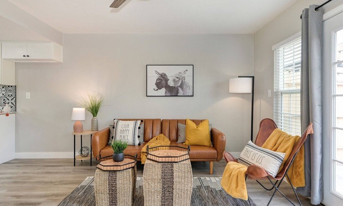 Foothill Farms House | ZenNest Townhome Close toRoseville SacDowntown Hospitals Pool&Fenced PatioGarden