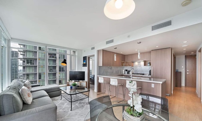 Metrotown Apartment | Zodiac 2BD 2BA + 1Den Metro Palace I