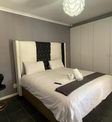 Parklands House | Zoe & Saint