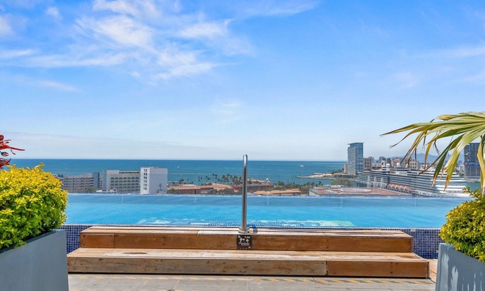North Hotel Zone Apartment | Zoho Skies by Monyxbnb